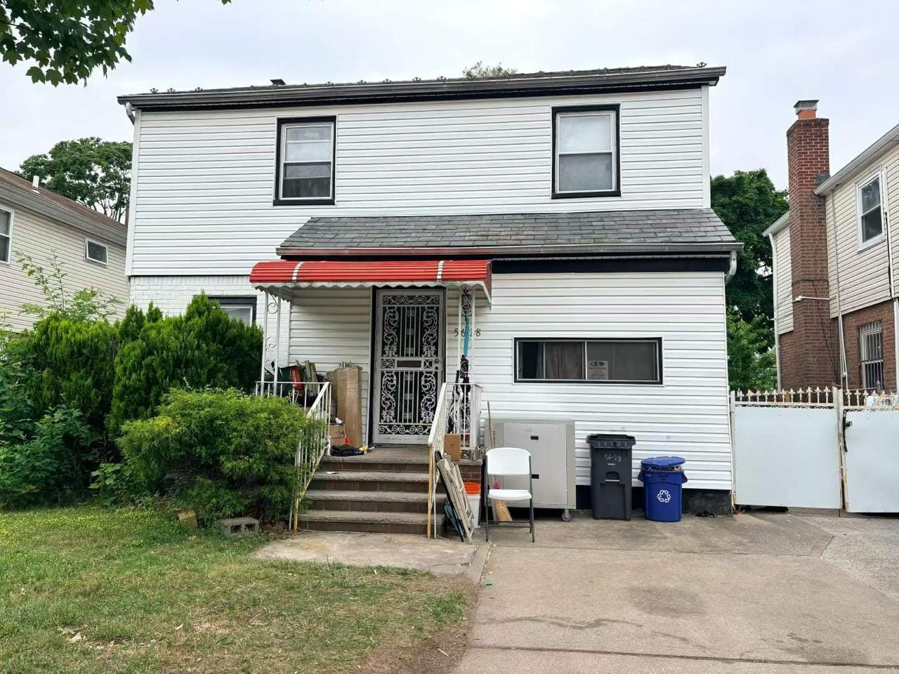 56-28 213th Street Bayside 独栋住宅正面实拍。
