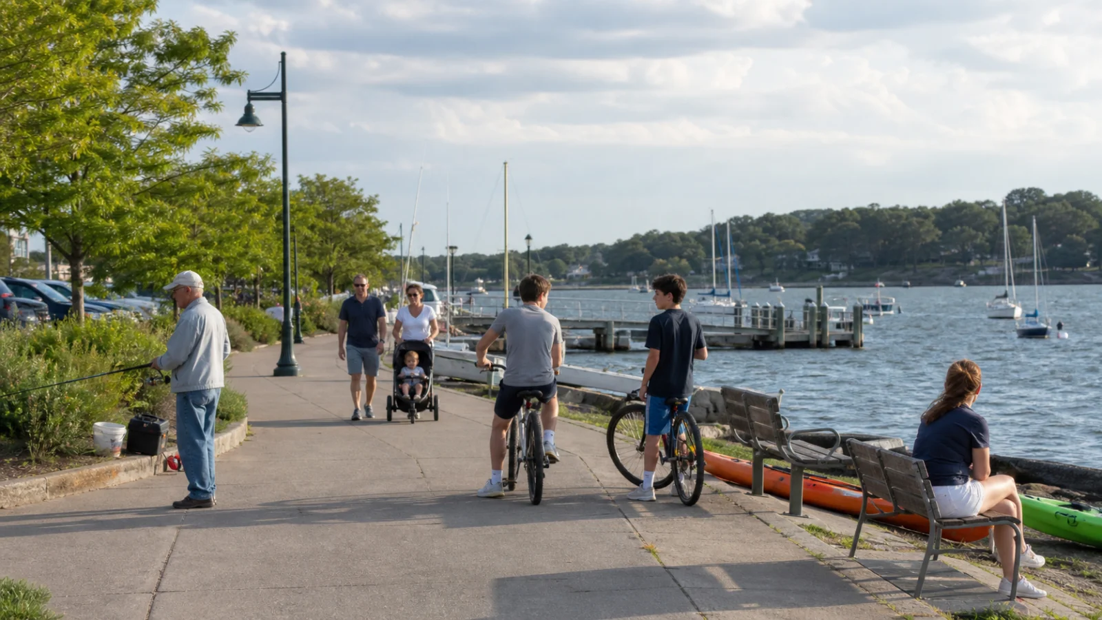 Manhasset Bay风格公共码头上散步、钓鱼、骑车和看海的居民