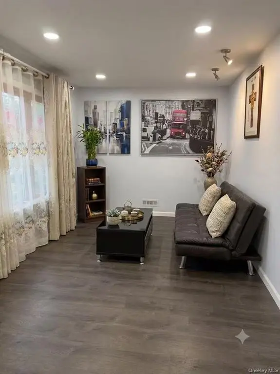 MLS#1024946 College Point 房源照片 5 / listing photo 5