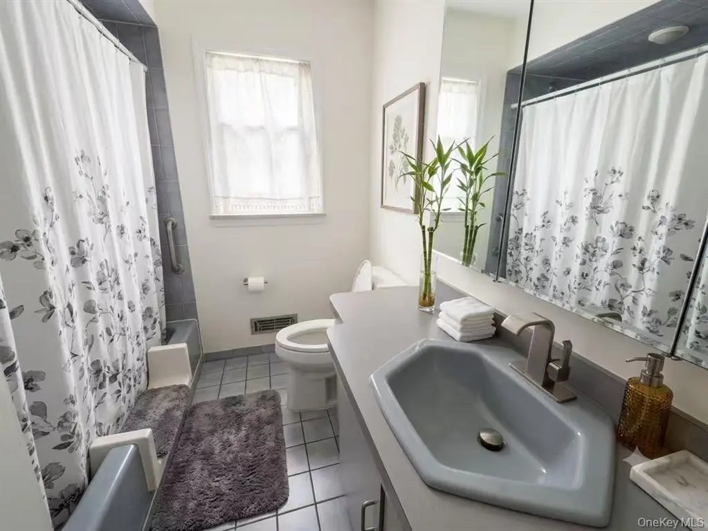 MLS#1024946 College Point 房源照片 10 / listing photo 10