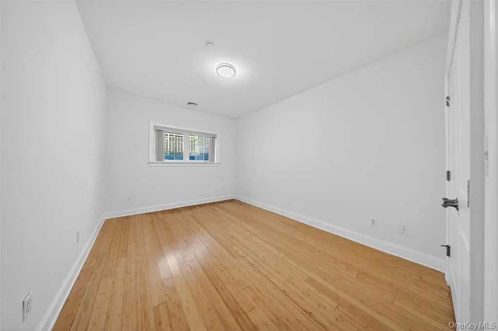 MLS#1007476 College Point 房源照片 11 / listing photo 11