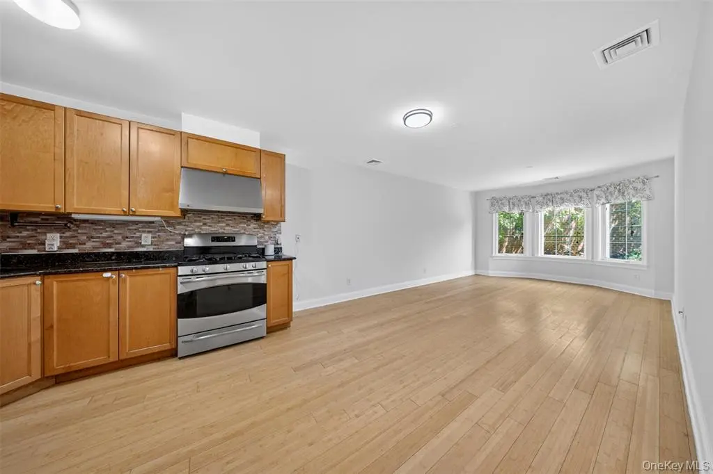 MLS#1007476 College Point 房源照片 18 / listing photo 18