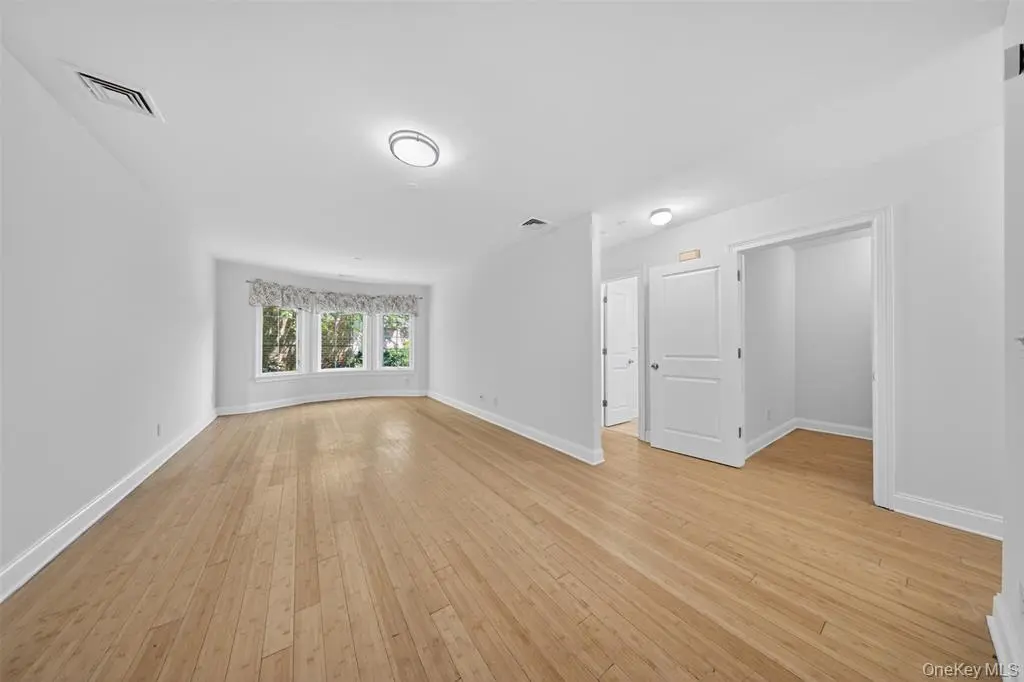 MLS#1007476 College Point 房源照片 21 / listing photo 21