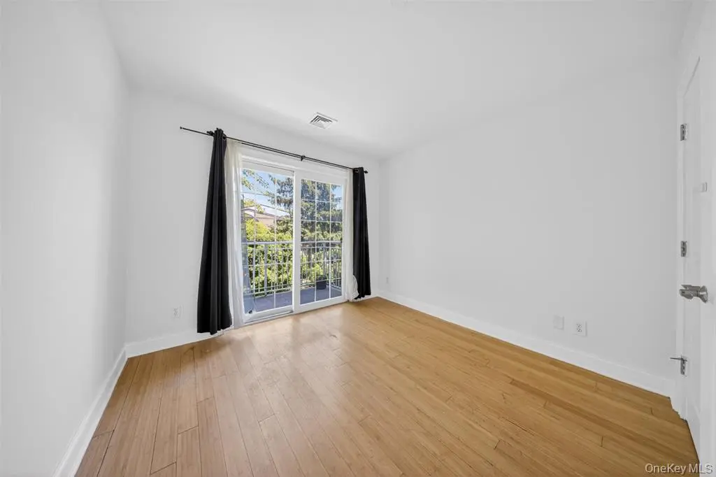 MLS#1007476 College Point 房源照片 24 / listing photo 24