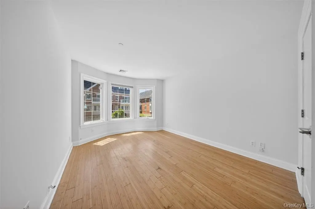MLS#1007476 College Point 房源照片 29 / listing photo 29