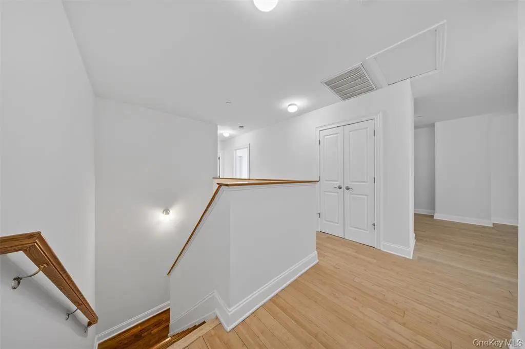 MLS#1007476 College Point 房源照片 33 / listing photo 33