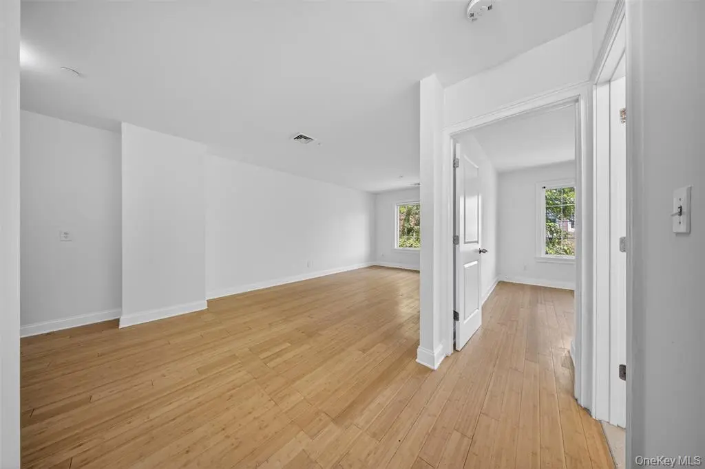 MLS#1007476 College Point 房源照片 35 / listing photo 35