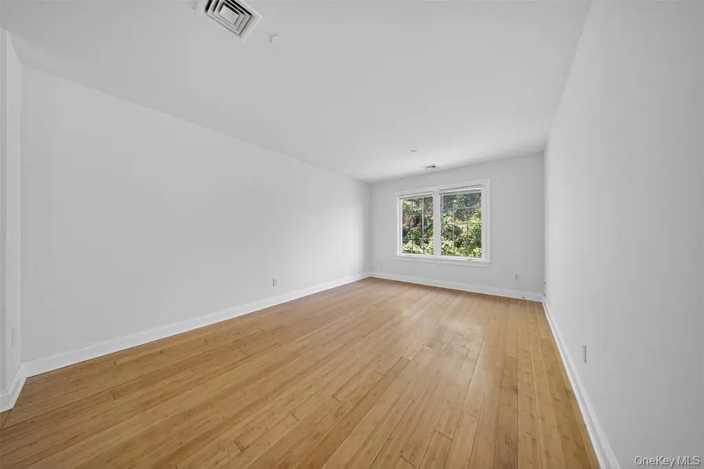 MLS#1007476 College Point 房源照片 36 / listing photo 36