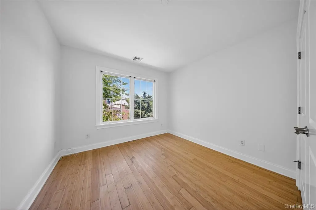 MLS#1007476 College Point 房源照片 39 / listing photo 39