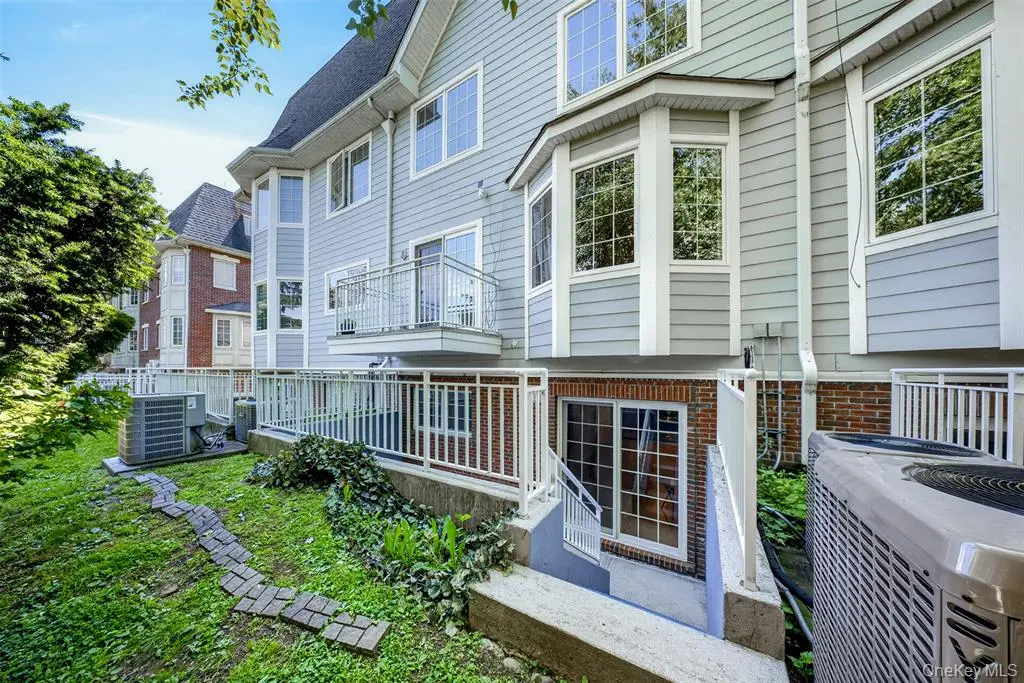 MLS#1007476 College Point 房源照片 48 / listing photo 48