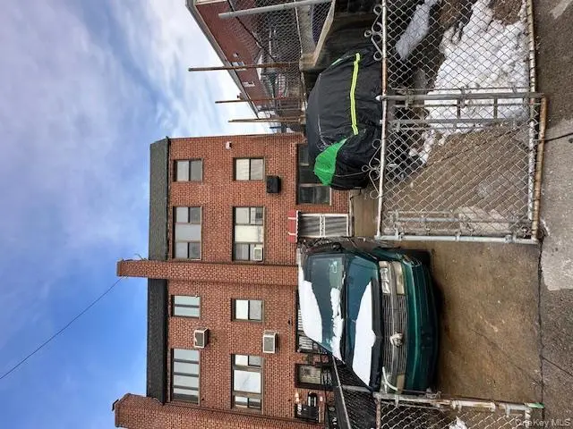 MLS#945942 East Elmhurst 房源照片 1 / listing photo 1