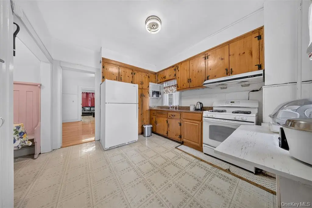 Elmhurst MLS#1015657 property listing photo 4