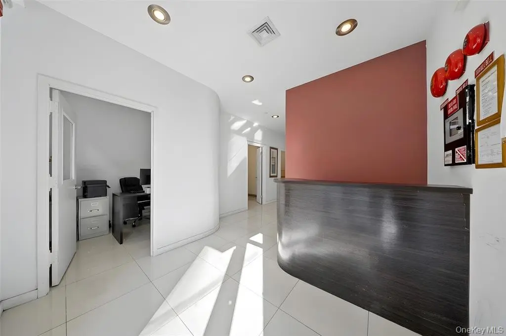 MLS#1003068 Elmhurst 房源照片 3 / listing photo 3