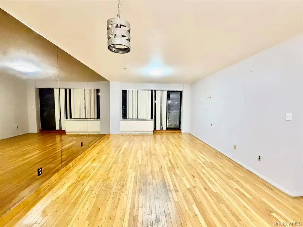 Elmhurst MLS#996447 property listing photo 3
