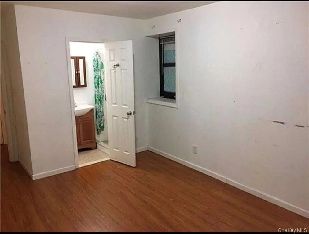 Flushing MLS#924082 property listing photo 3