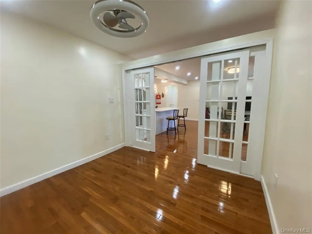 Flushing MLS#1007468 property listing photo 18