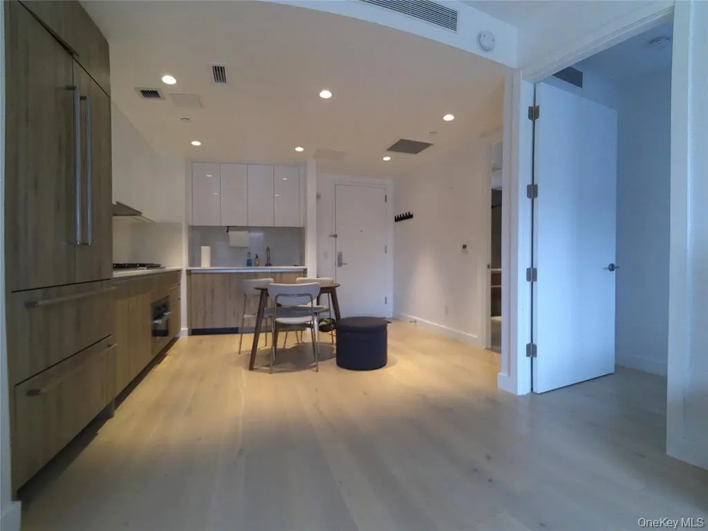 Flushing MLS#927087 property listing photo 5