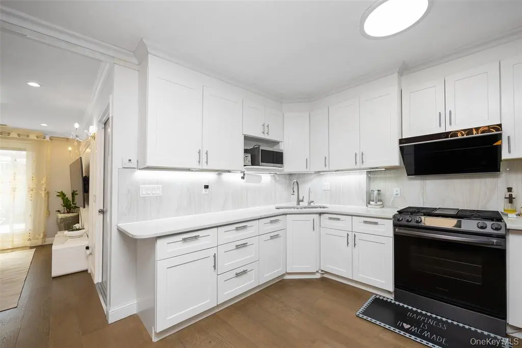 Flushing MLS#1017151 property listing photo 5