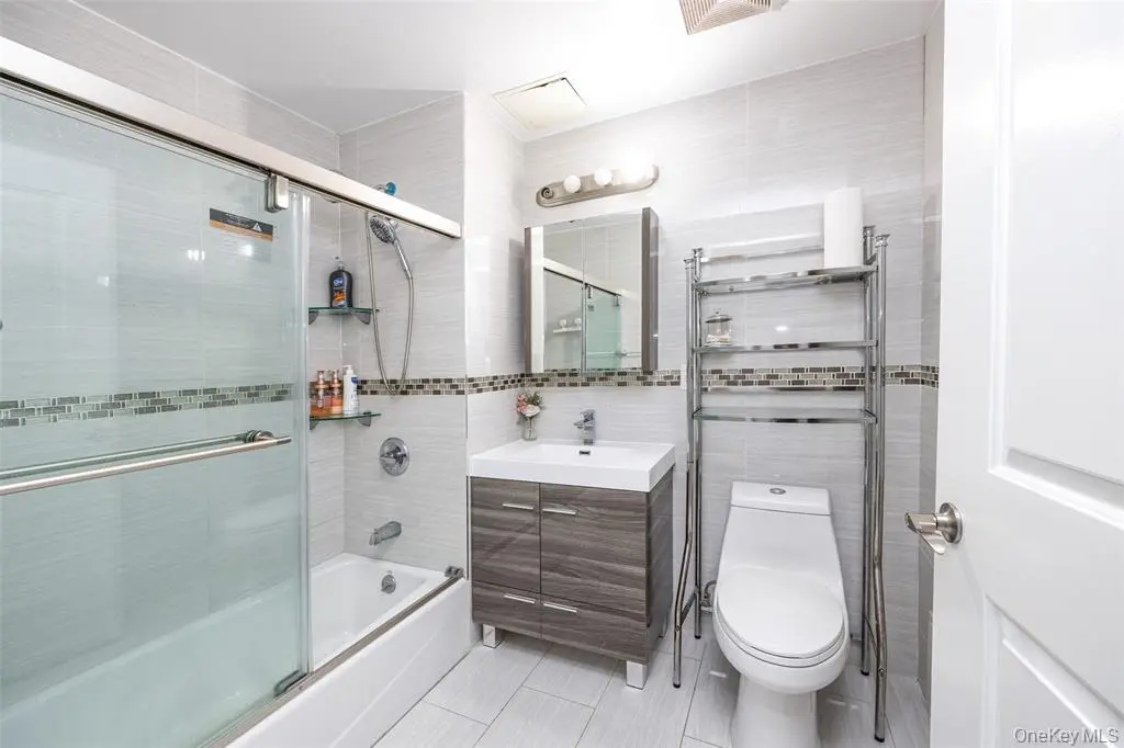 Flushing MLS#1017151 property listing photo 8