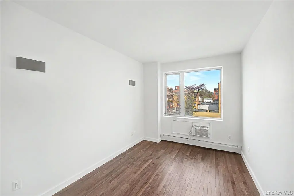 Flushing MLS#985979 property listing photo 3
