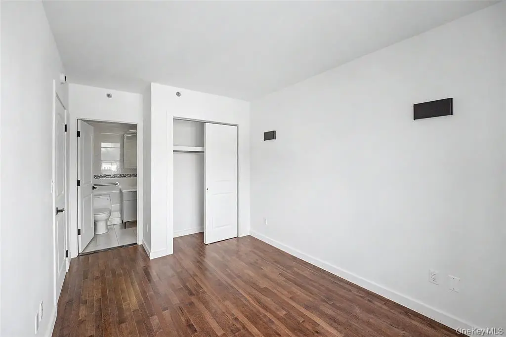 Flushing MLS#985979 property listing photo 4