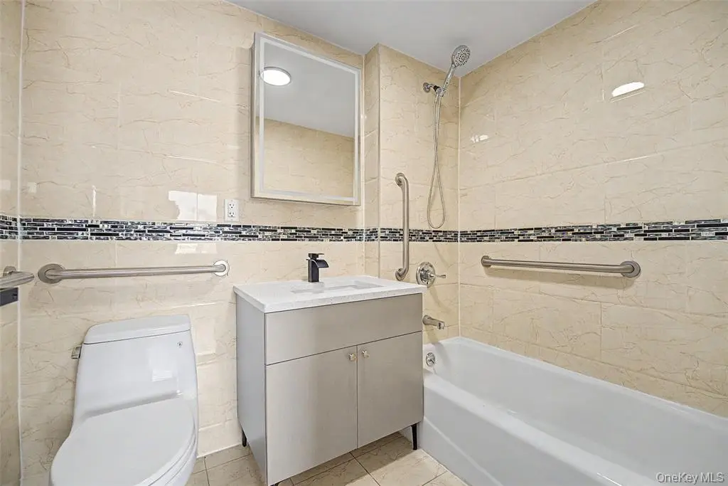 Flushing MLS#985979 property listing photo 5