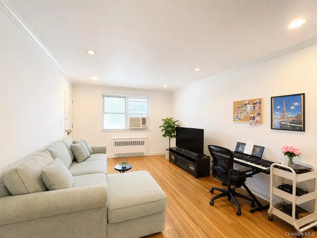 Flushing MLS#1040256 property listing photo 2