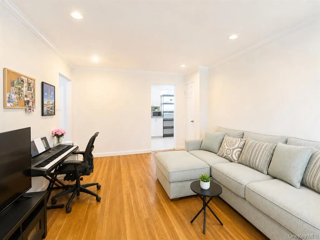 Flushing MLS#1040256 property listing photo 3
