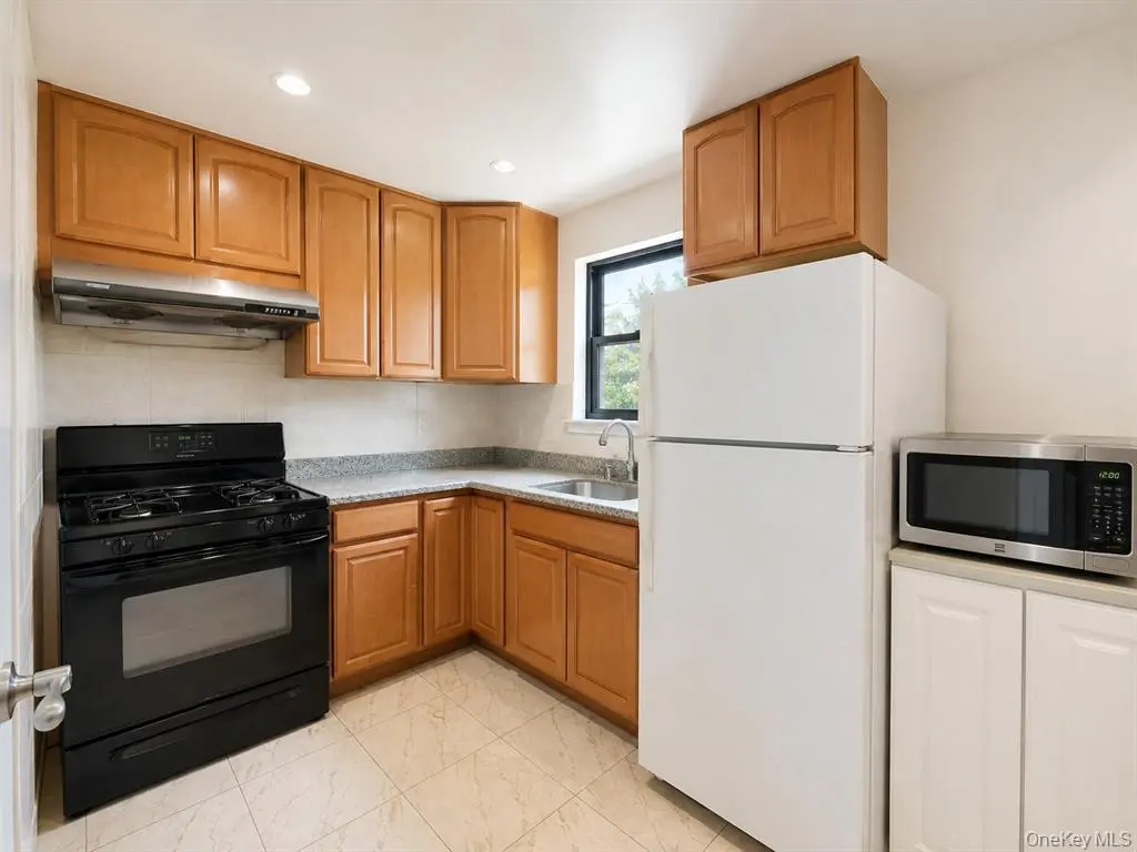 Flushing MLS#1040256 property listing photo 11