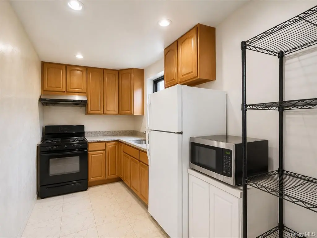 Flushing MLS#1040256 property listing photo 12