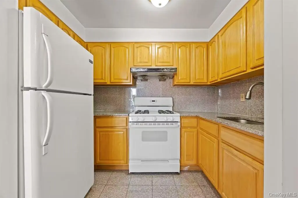 Flushing MLS#1024695 property listing photo 8