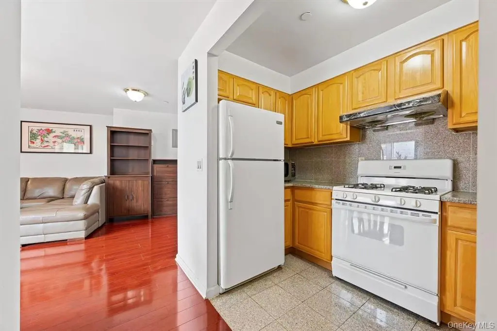 Flushing MLS#1024695 property listing photo 10