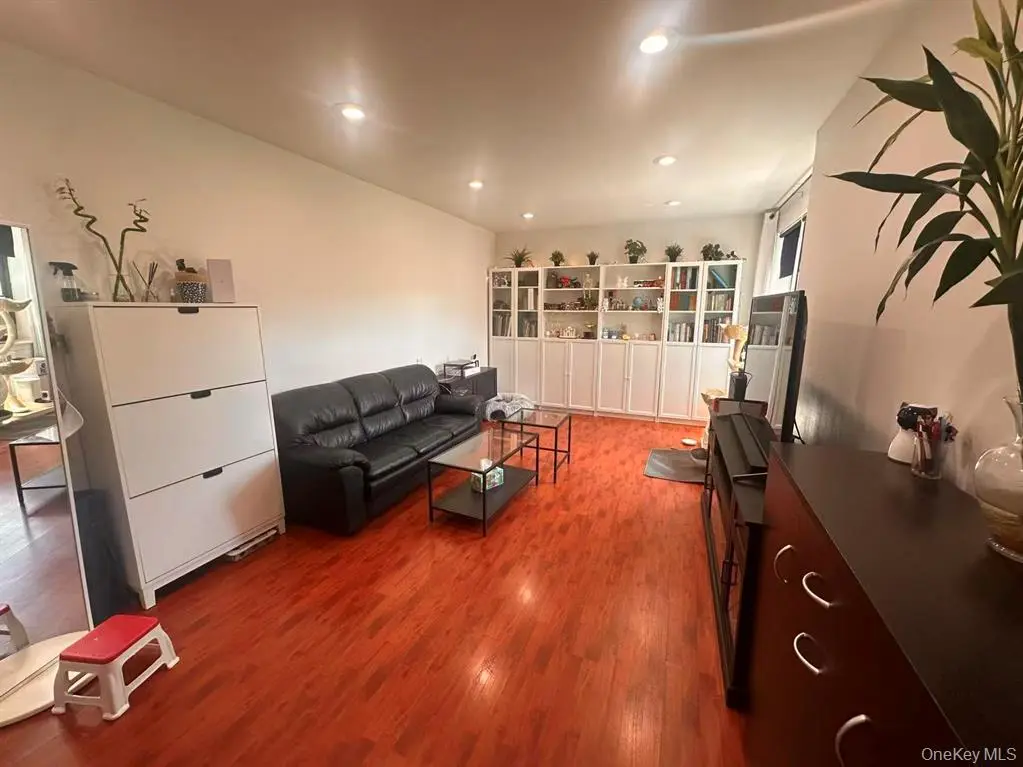 Flushing MLS#1002021 property listing photo 5
