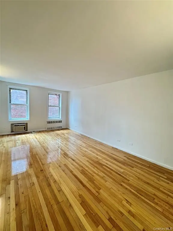 Flushing MLS#1030490 property listing photo 2