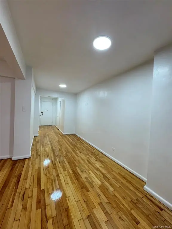 Flushing MLS#1030490 property listing photo 3