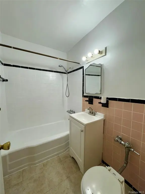 Flushing MLS#1030490 property listing photo 5