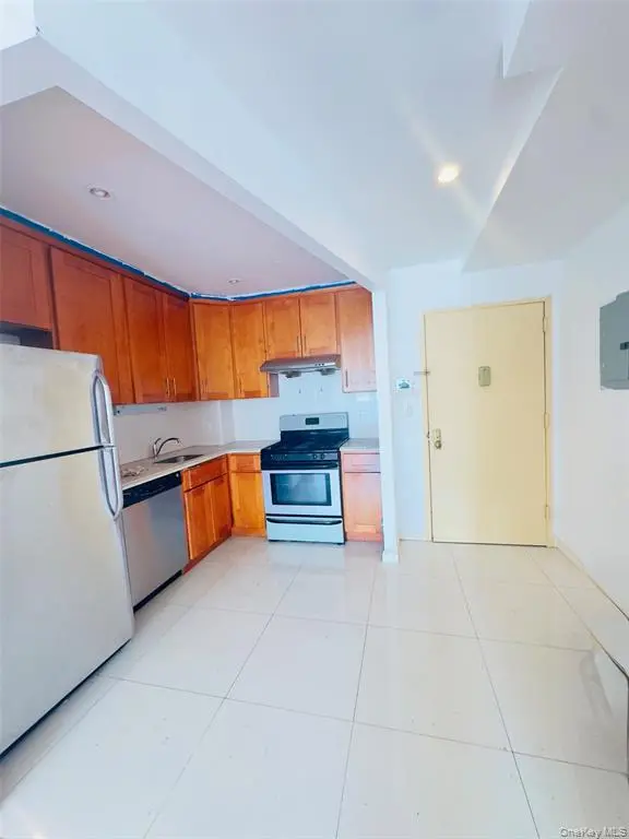 Flushing MLS#1034726 property listing photo 2