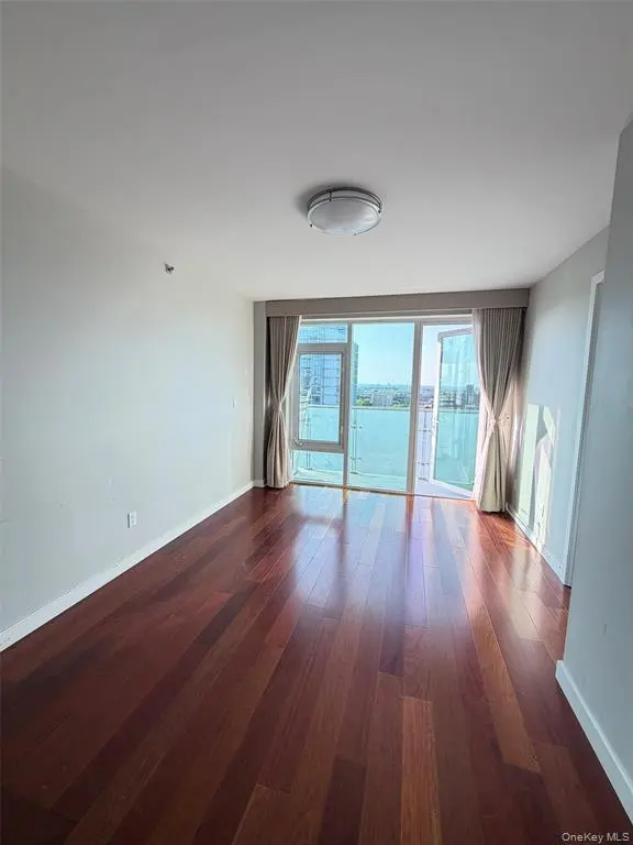 Flushing MLS#1033176 property listing photo 2