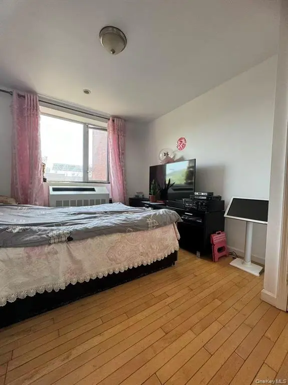 Flushing MLS#986309 property listing photo 5