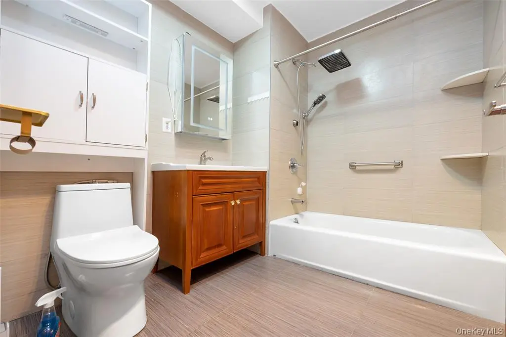 Flushing MLS#963367 property listing photo 2