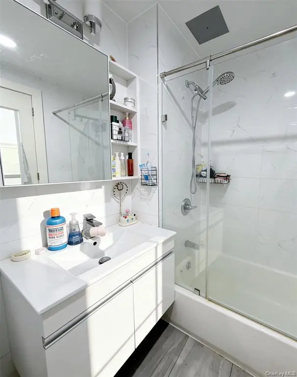 Flushing MLS#982972 property listing photo 6
