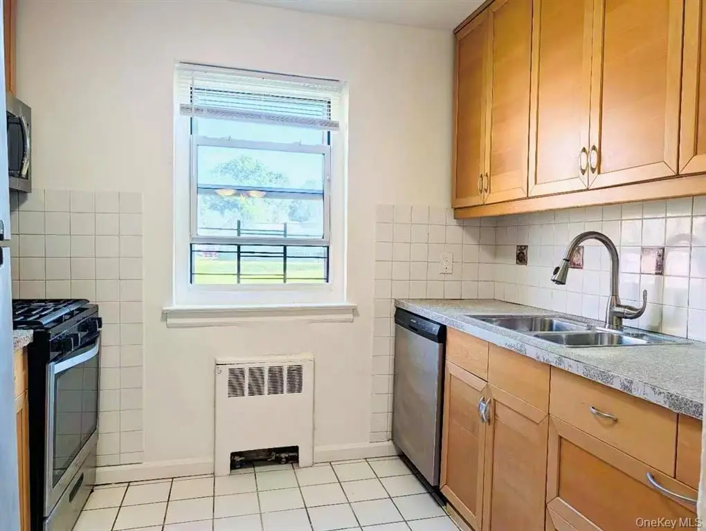 Flushing MLS#1021013 property listing photo 4
