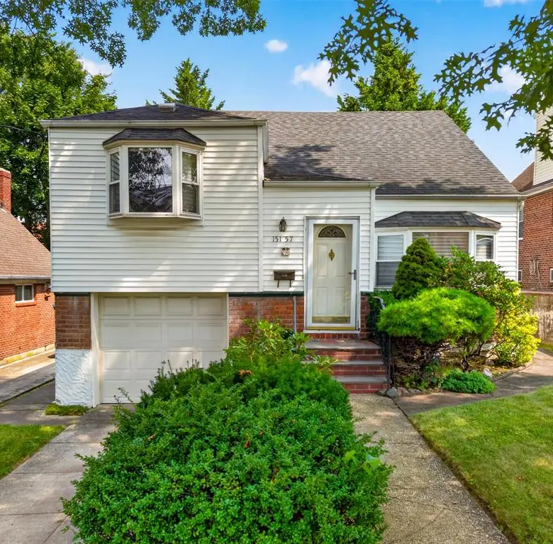 Flushing MLS#1038004 property listing photo 1