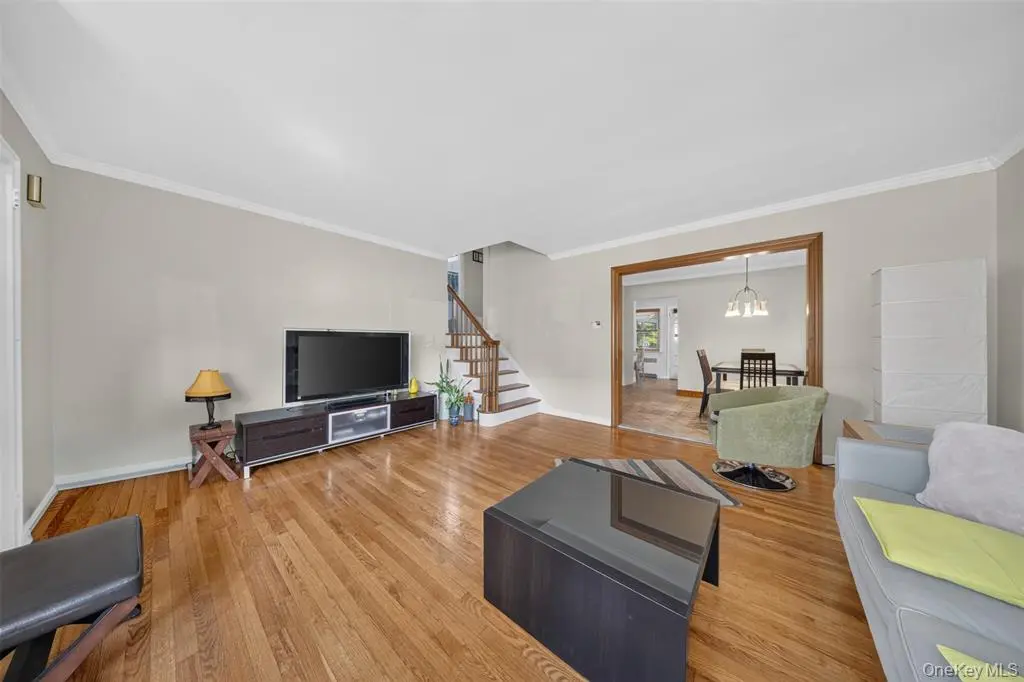 Flushing MLS#1038004 property listing photo 5