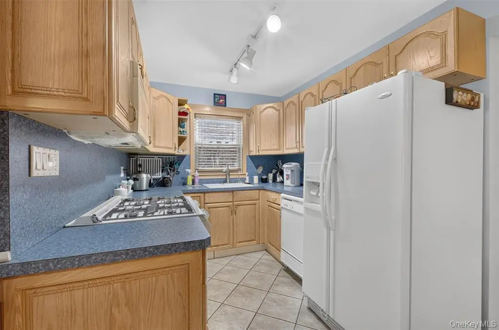 Flushing MLS#1038004 property listing photo 10