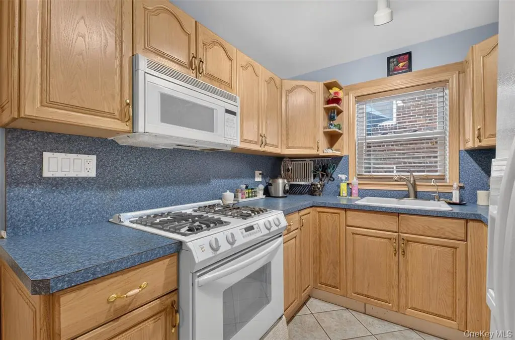 Flushing MLS#1038004 property listing photo 11