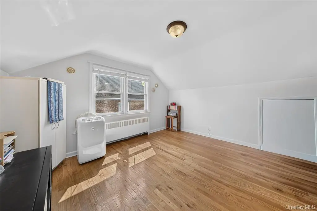 Flushing MLS#1038004 property listing photo 21