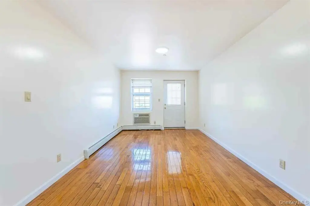 Flushing MLS#1004657 property listing photo 3