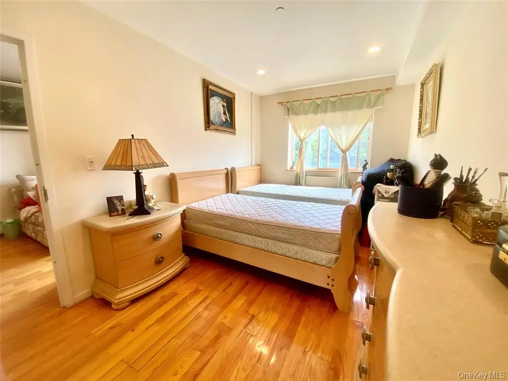 Flushing MLS#1031865 property listing photo 18