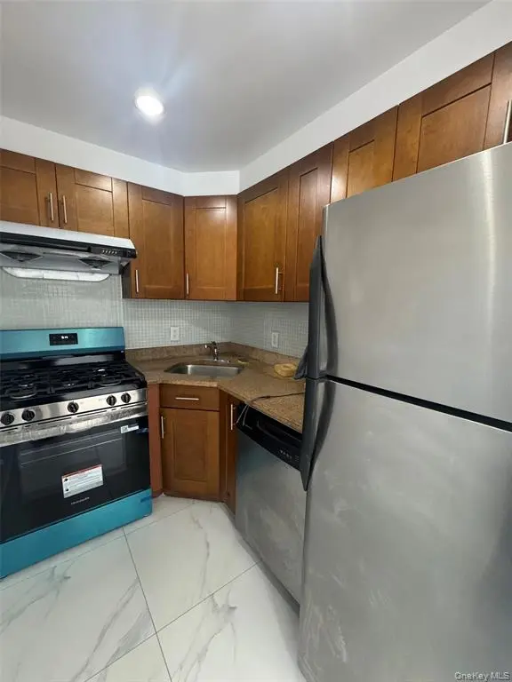 Flushing MLS#1020712 property listing photo 2
